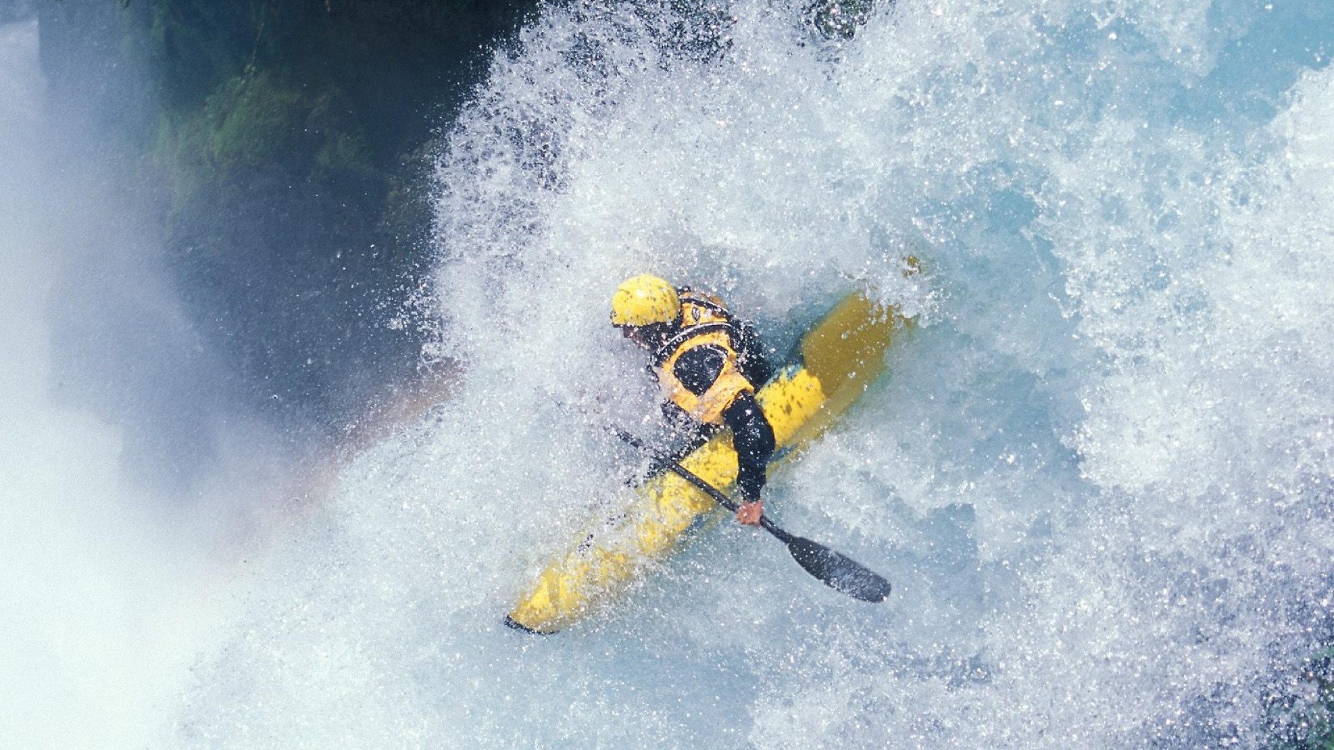 激烈交锋:双方拼尽全力,留下一场经典战役!,激烈冲突
