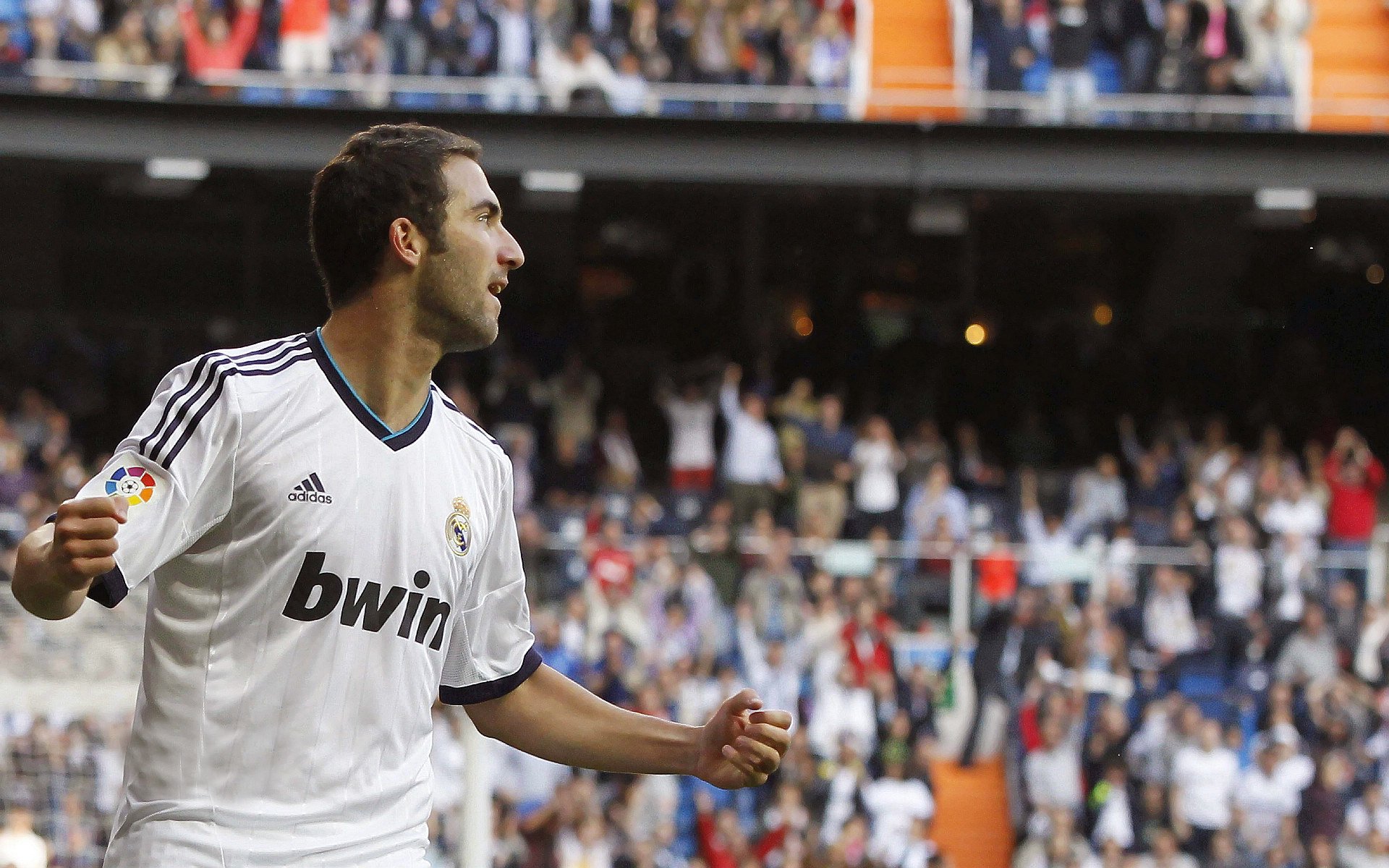 开云体育ios下载-球场之外：运动员的生活故事，形容球场上的运动员的句子